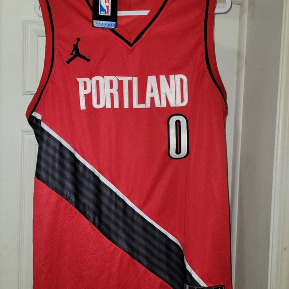 🔥 🏀 REDUCED ❤🖤Blazers Lillard - Picture 2 of 2